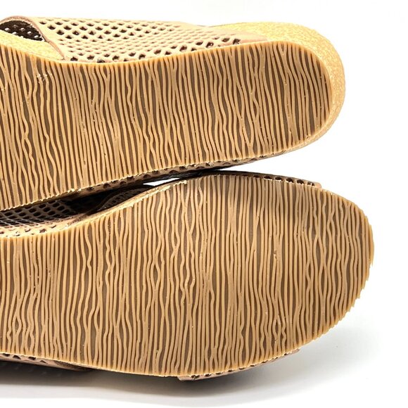 Eric Michael Womens Size 40 EU 9.5 US Taupe Perf Leather ‎ Wedges Sandals Shoes - Picture 11 of 14